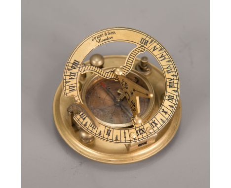 Gilbert &amp; Sons London compass, with sundial, collapsible, Roman numbers with dial; 9cm diameter