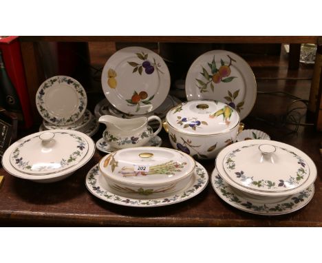 A Royal Worcester Evesham pattern dinnerwares and Royal Doulton burgundy pattern, approximately 20 pieces.