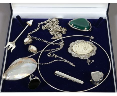 A small quantity of silver jewellery to include brooch assayed Chester 1923, chain marked 750, tie pin etc.