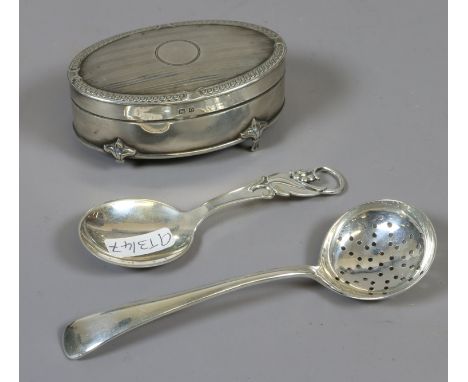 A small quantity of silver to include jewellery box assayed Birmingham 1938, silver sugar sifting spoon, assayed Sheffield 19