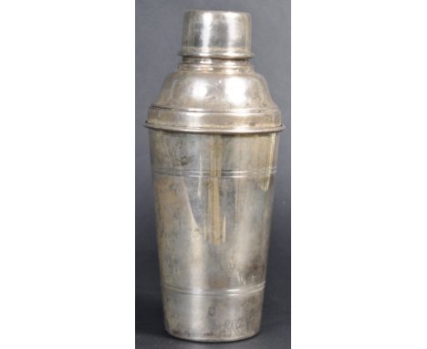 A retro vintage 1930's Art Deco silver plated cocktail shaker. The cocktail shaker having a removable lid with banded decorat