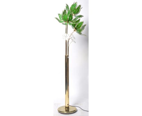 A retro vintage mid 20th Century Italian Designer upright standard lamp light of brass construction. The lamp having a series