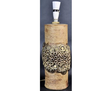 A large 1960's studio art pottery lamp base / lamp light in the manner of Troika. The vase of cylindrical form with central r