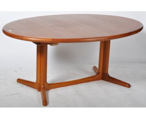 Edward Valentinsen - An original retro vintage 1960's Danish Scandinavian teak wood extending dining table of oval form havin