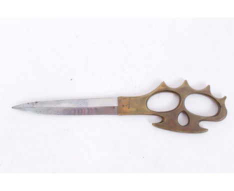 Second World War British Military Middle East Commando Knuckleduster Knife, with heavy cast brass knuckle-duster guard with t