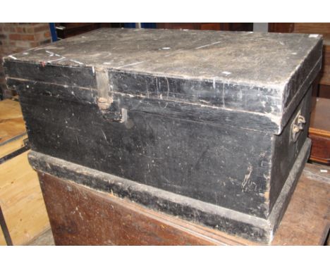 Vintage stained pine tool box with carrying handles containing two vintage saws.
