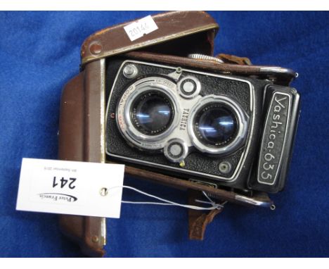 Yashica 635 twin lense reflex camera with leather eveready case and instruction manual.