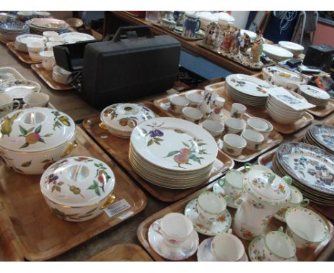 Five trays of Royal Worcester Evesham oven to table ware, dinner ware and other items to include various plates, bowls, turee