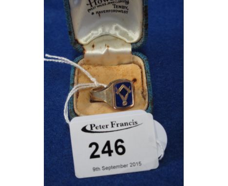 9ct gold masonic enameled signet ring with revolving panel. Cased. 