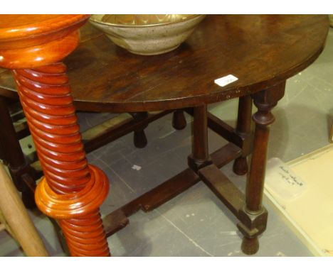 Vintage oak gateleg table