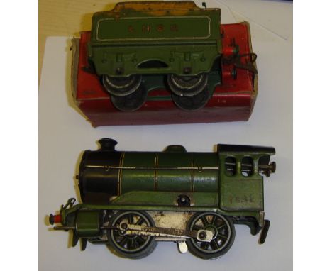 Vintage Boxed clockwork Hornby 1842 C/W model locomotive in green livery with Hornby Tender No 501 (boxed some scuffing, some