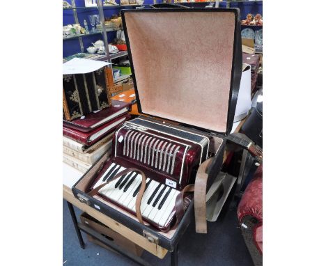 A VINTAGE ITALIAN "CRISTALLIANO" PIANO ACCORDIAN with case