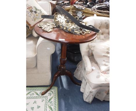 A GEORGE III MAHOGANY TRIPOD TABLE, 56 cm dia.