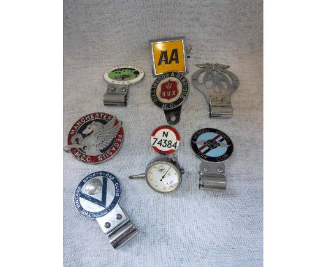 A COLLECTION OF VINTAGE CAR BADGES including an 'AA' badge