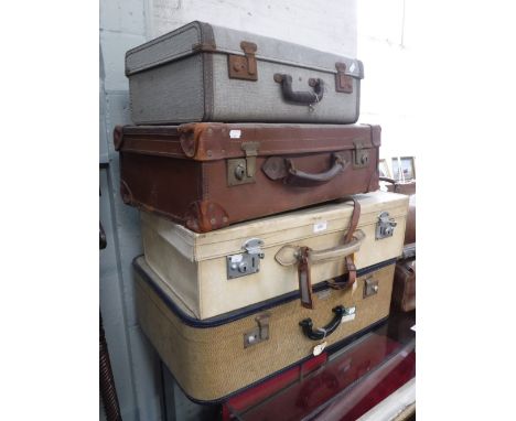 A COLLECTION OF VINTAGE SUITCASES