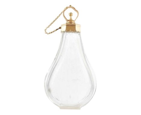  PRINCE HENRY BENEDICT, CARDINAL DUKE OF YORK’S FRENCH GOLD-MOUNTED GLASS SCENT FLASK CIRCA 1750 The panelled glass body of f