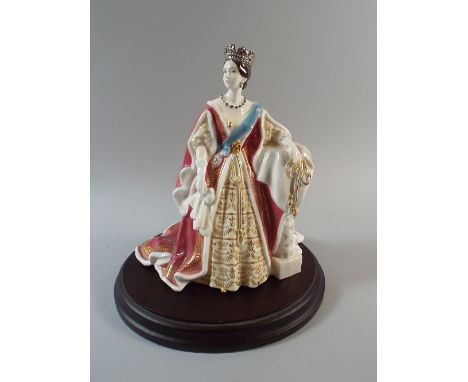 A Limited Edition Royal Worcester Figure, Queen Victoria, 89/4500 (Hand af)