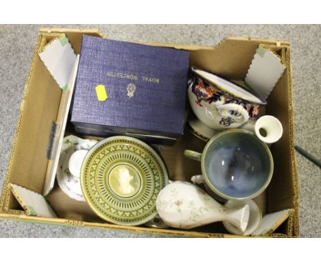 A SELECTION OF CERAMICS TO INC WADE, ROYAL WORCESTER, ROYAL CROWN DERBY ETC