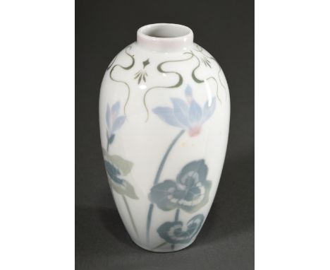 Rosenthal Jugendstil Vase in ovoider Form mit kurzem Hals, schauseitig in pastosen Unterglasurfarben bemalt "Alpenveilchen", 