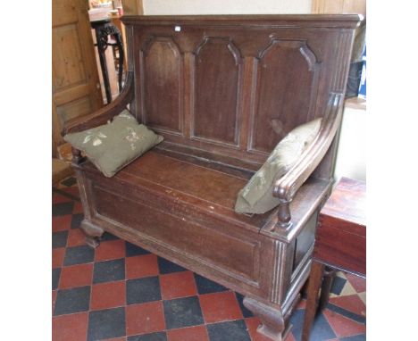 Late 19th Century Oak Hall Bench with Lift-Up Seat, 108cm wide.