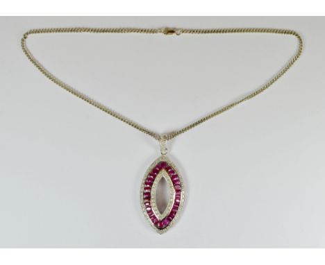 A 925 silver and ruby pendant (L. 7cm), with a silver chain.