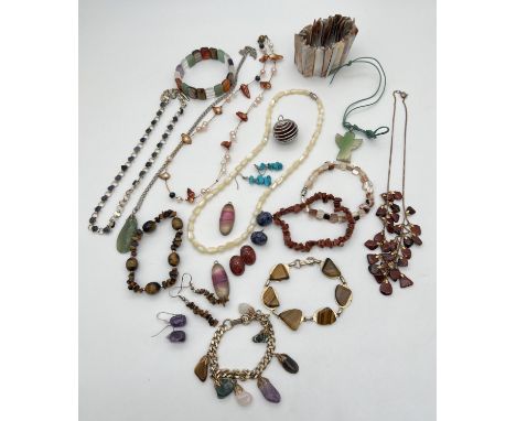 A collection of natural stone and shell jewellery. To include earrings, pendants, necklaces and bracelets. Lot includes examp