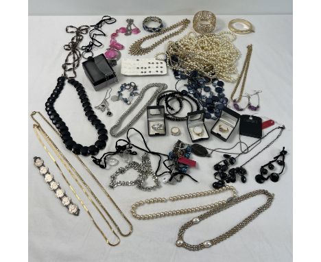 A box of modern and vintage costume jewellery to include bracelets, bangles, boxed dress rings, faux pearl necklaces and bead