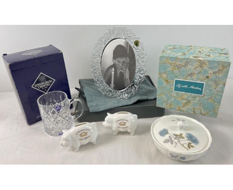 A collection of boxed and unboxed crystal and ceramic items. Comprising: a boxed Elizabeth Arden powder bowl with puff, in Ic