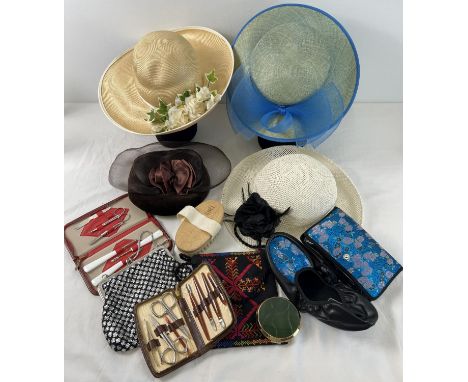 4 ladies straw and occasion hats together with a small collection of vanity items. To include Stratton compact, vintage manic