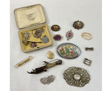 5 vintage brooches together with a small boxed collection of assorted vintage jewellery to include buckles, pin badges &amp; 