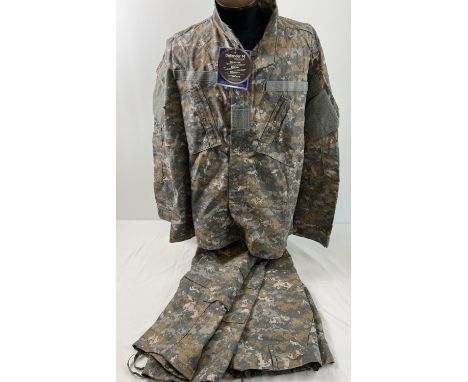A New with tags US Army combat uniform jacket and trousers in UCP Delta pattern (Universal Combat Pattern). Size Large-Regula