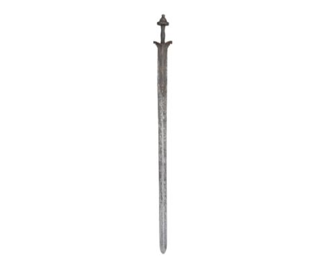 A RARE SOUTH INDIAN SWORD (KHANDA), 17TH CENTURY with broad double-edged crucible steel blade of flattened hollow-diamond sec