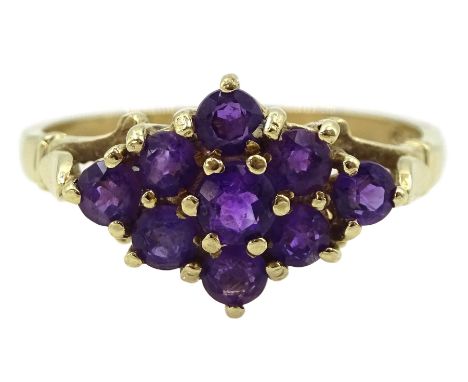 9ct gold amethyst cluster ring, hallmarkedCondition Report:Approx 2.3gm, size O, good condition