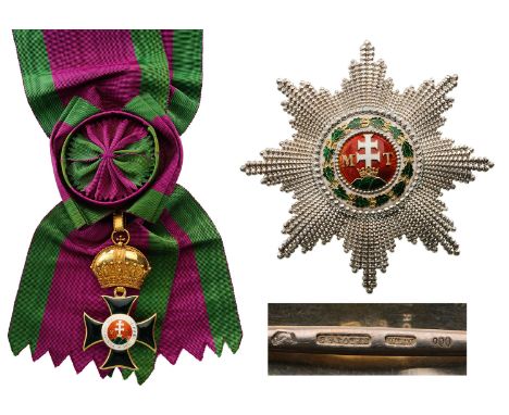 A Grand Cross Set: sash badge in gold; 92x48 mm, the cross’s arms with dark green, translucent enamel on a finely chiselled g