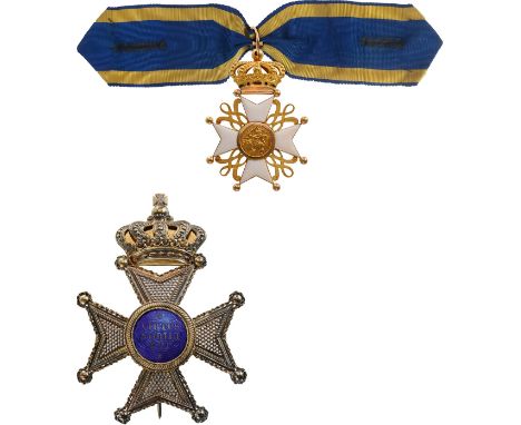 A set of the Order: white enameled cross in gold of maltese type with ball finials,  flanked by matte-finished, golden “w” mo