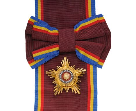  2nd Class, 3rd Model (1966-1989), in GOLD. 1st Class, Breast Star, 64 mm, GOLD with Pastes, 43.6 g, center enameled, with th