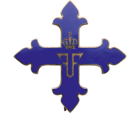 1st Class, 1st Model, instituted in 1916. Breast Star, 60 mm, gilt Silver, one side blue enameled trefoiledcross with golden 