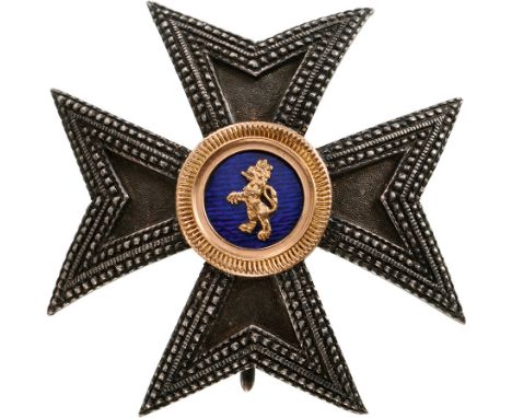 An early Prince size Commander’s 1st Class, 46 mm, breast star of the order in Silver: alterned smooth and diamond-cut rays; 