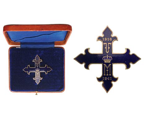 1st Class, 3rd Model Breast Star, 61 mm, gilt Copper , oneside dark blue enameled trefoiled cross withgolden edges, the ciphe