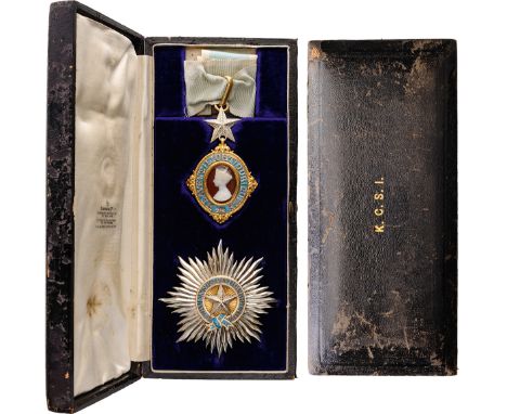 An Early Commander’s Set: badge of the Order in GOLD, 85x50 mm, with centre medallion made as a cameo with the portrait of th