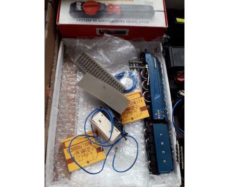 Sir Nigel Gresley engine and tender plus box of railwayana 