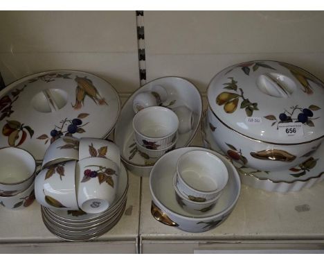 Royal Worcester Evesham items including serving dishes, coffee set etc 