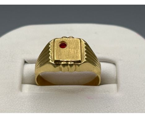 18ct gold Ruby ring, size N1/2 (3.39g) 