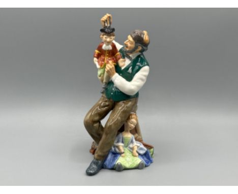 Royal Doulton HN 2253 ‘The Puppet maker’ Copr 1961 in good condition 