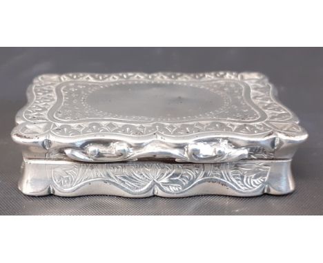 Victorian silver snuff box, George Unite, Birmingham 1867, with foliate clasp, engraved decoration, gilt interior, 5.5cm x 3.
