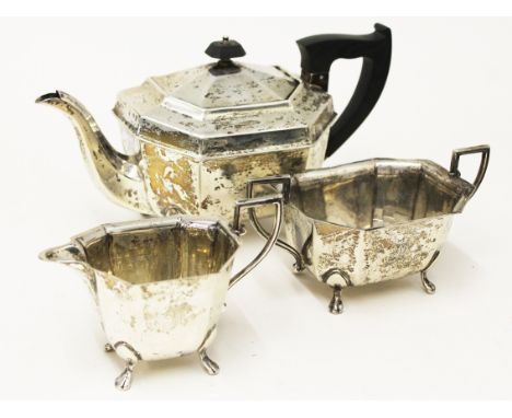 A hallmarked silver tea set by Viners. Gross wt. 29oz