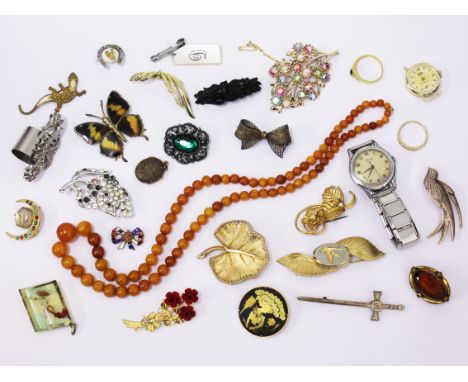 A mixed lot of costume jewellery to include amber coloured beads, various vintage broochs etc.