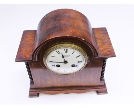 An oak mantel clock. H22cm
