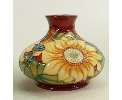 Moorcroft vase Inca pattern: Measures 11cm x 13cm.  With box.  No damage or restoration. 