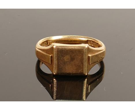 9ct gold gentleman's signet ring, size R, 7.5g: 